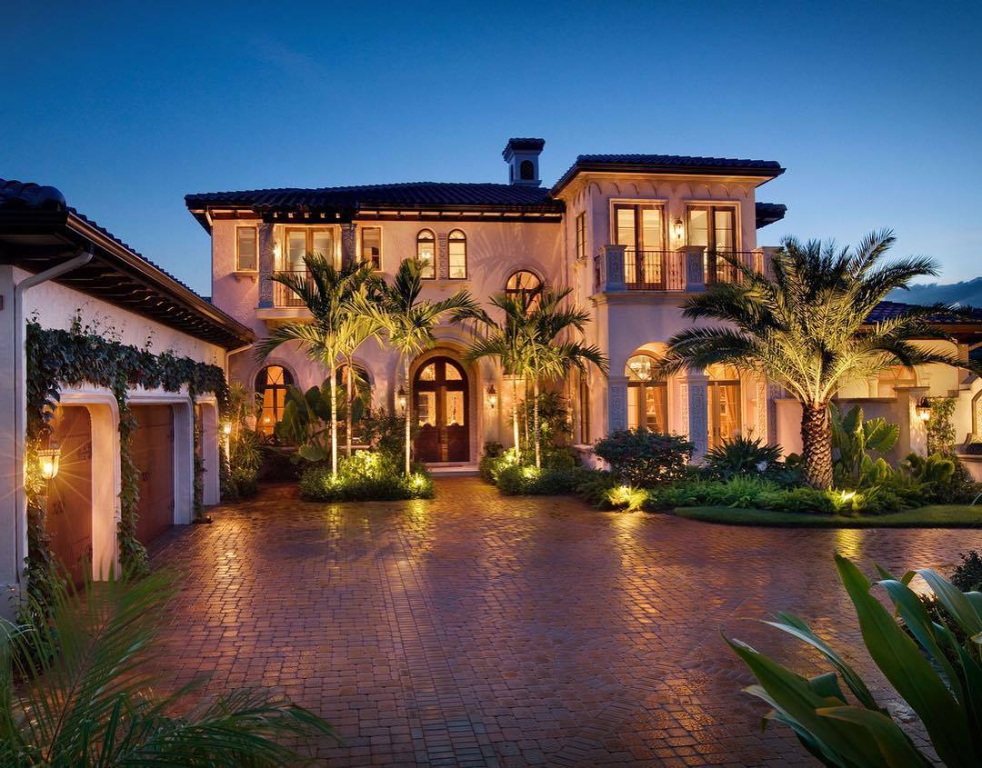 Top 30 most luxurious houses in the world - check them now! Luxury Penthouse Suites